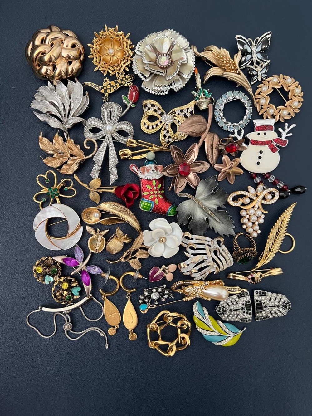 Vintage to Modern brooches, earring, a ring and a bracelet lot